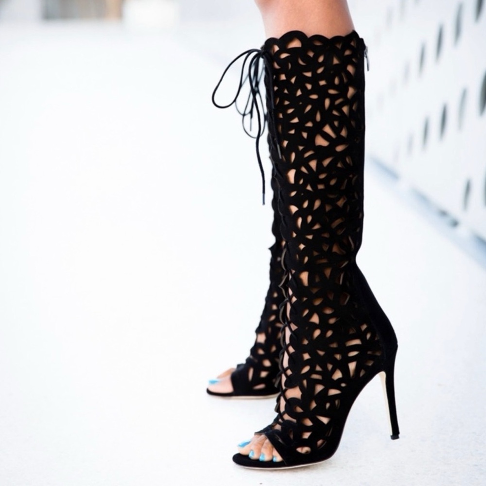 Like New✨ Via Spiga Tressa black suede leather laser cut